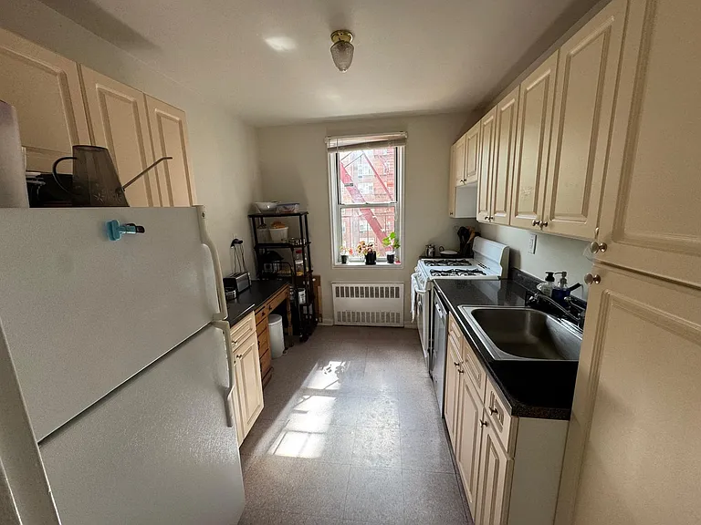 2 Sadore Ln #4D — Photo 6