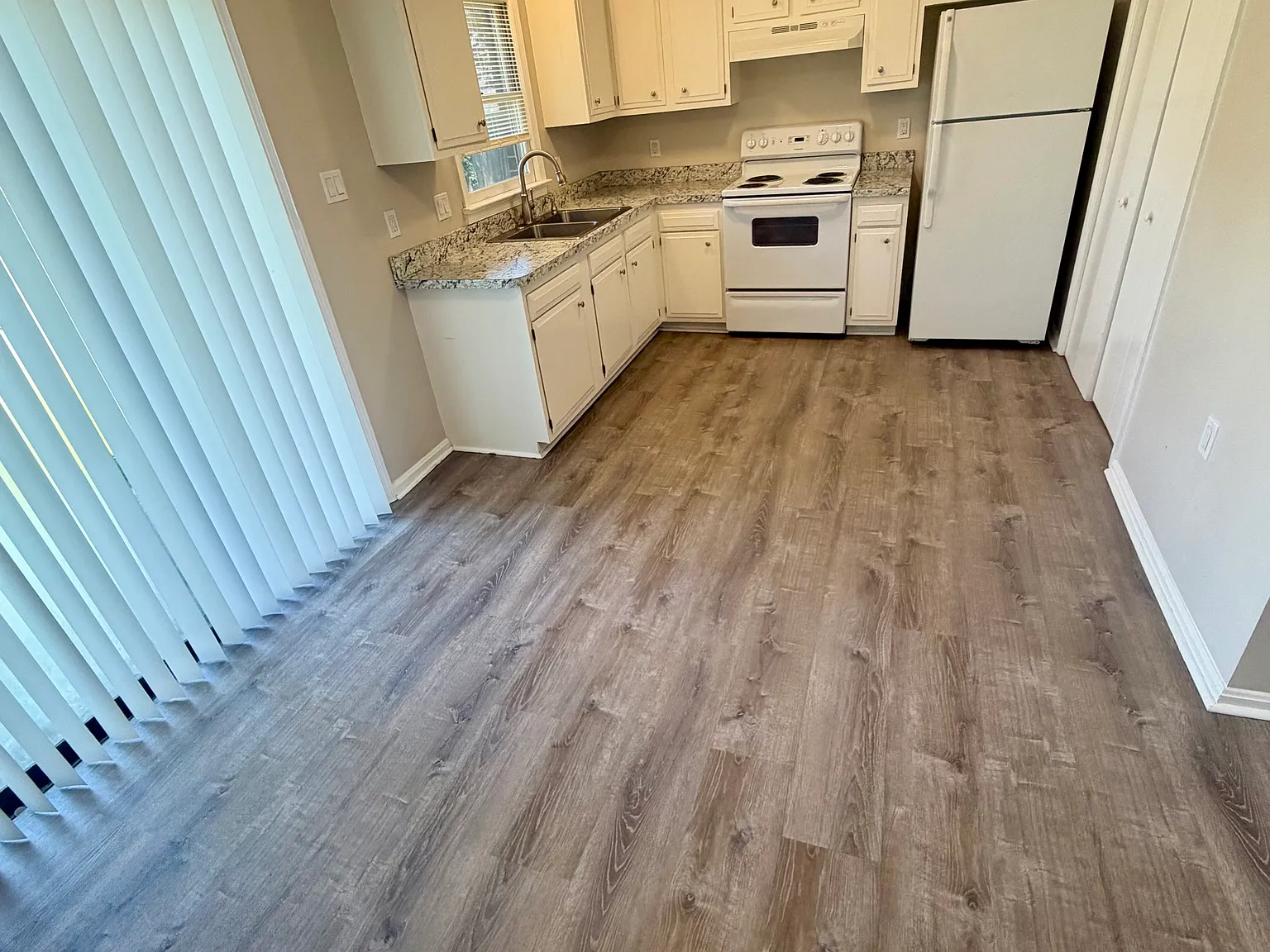2 bed, 1.5 bath, 1000 sqft, $1,525 — Photo 3