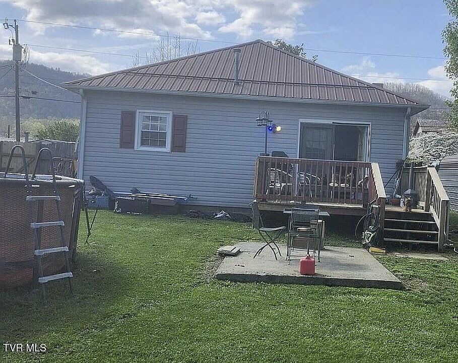 2nd image of 127 Banner St