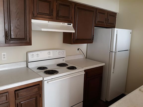 5th image of 623 W University Ave #3