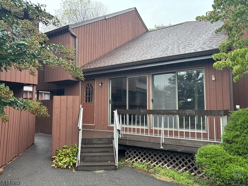 2 bed, 2.5 bath, 1370 sqft, $2,600 — Photo 2