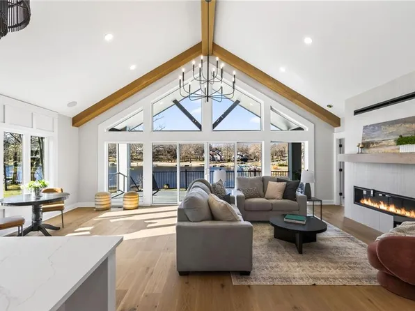 8310 NW Forest Dr, Weatherby Lake, MO 64152