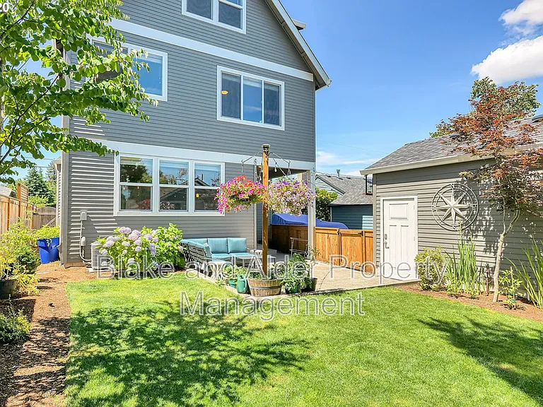 3938 NE 66th Ave — Photo 28