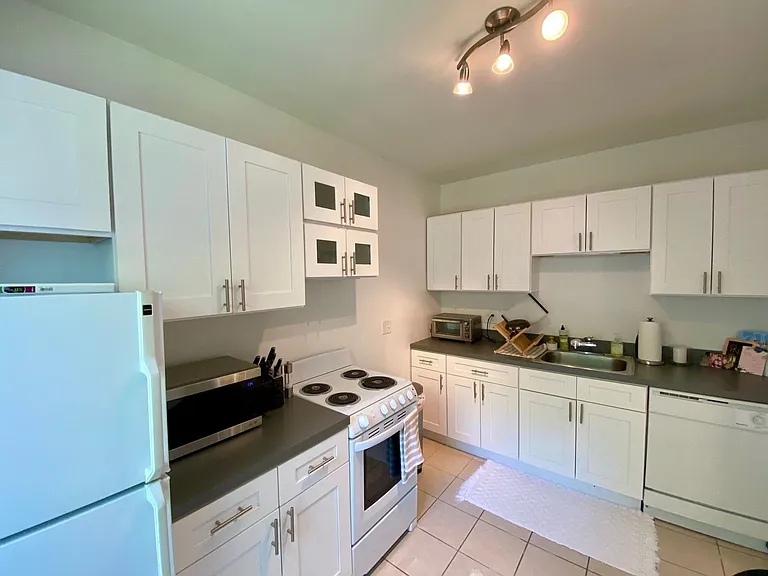 2146 N Dayton St #202 — Photo 6