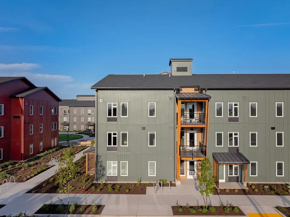 2450 SE Stratus Ave #140