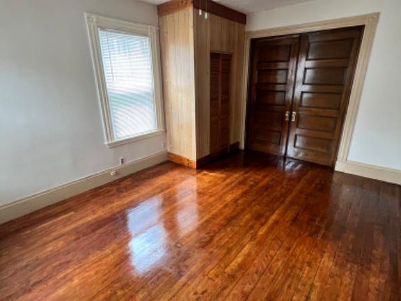 5th image of 22 Montrose St