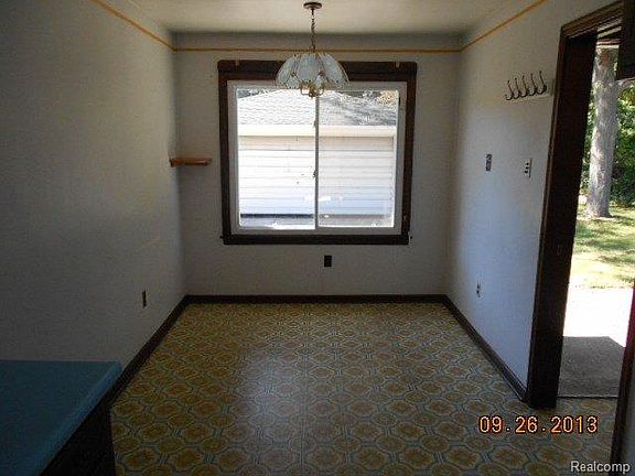 2nd image of 14393 Dixie Ave