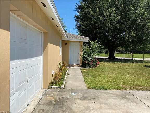 2nd image of 1010 Windsor Dr