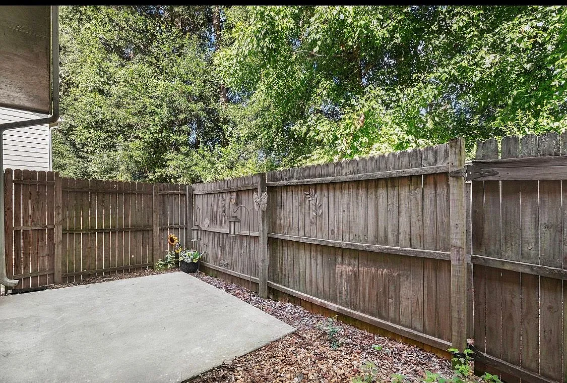 3 bed, 3.0 bath, 1206 sqft, $2,100 — Photo 3