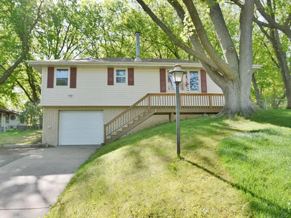 6494 Berkshire Ln N, Maple Grove, MN 55311