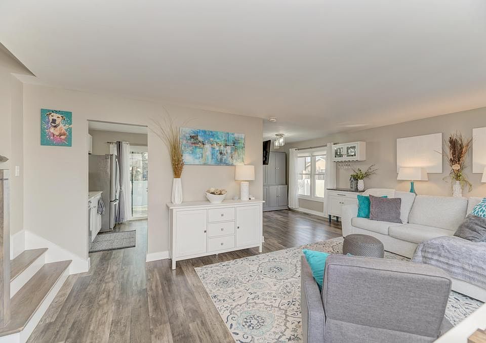 1754 Hemlock Dr, Glendale Heights, IL 60139 | MLS #12574075 | Zillow