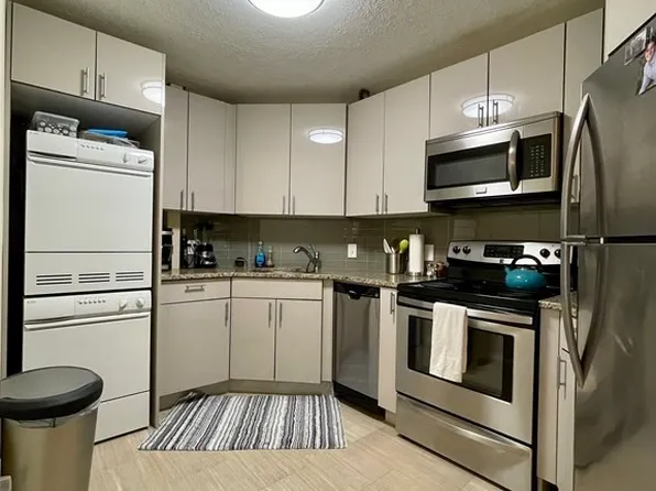 51 Pettee St APT 23, Newton, MA 02464