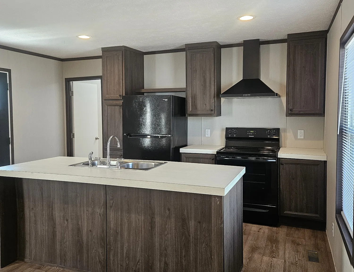 3 bed, 1216 sqft, $1,650 — Photo 3