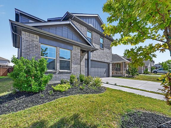 2nd image of 1326 Great Sand Dune St