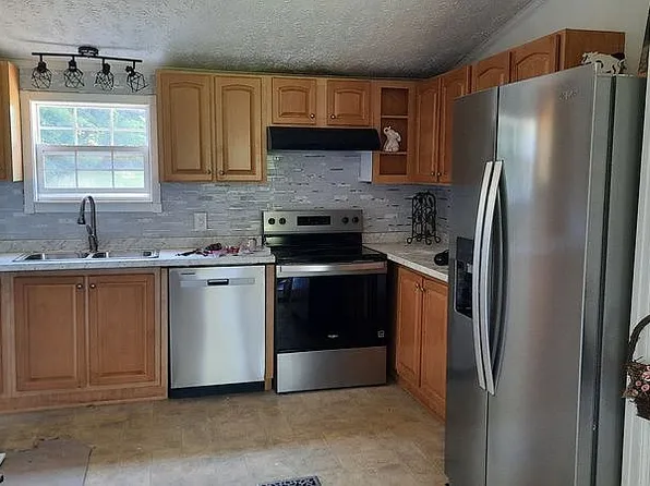 6640 Stewartsville Rd, Moneta, VA 24121