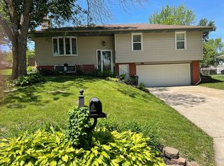 2312 Cougar Rd, Saint Joseph, MO 64506