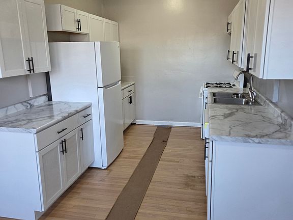 5th image of 2559 Flossmoor Rd APT 304