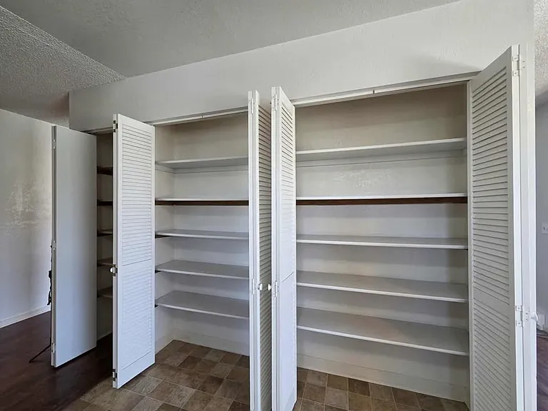 939 N Baker Ave — Photo 23
