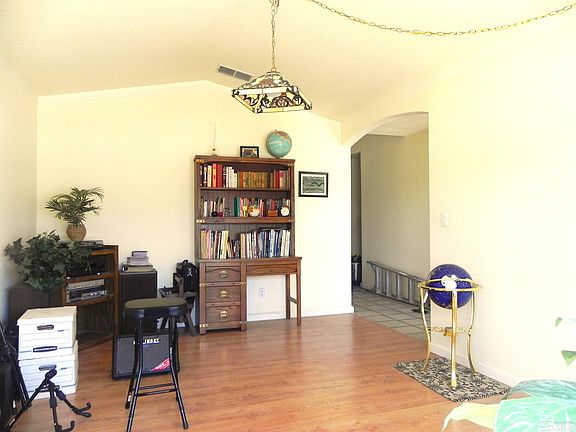 4th image of 201 Fernwood Dr