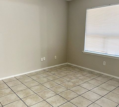 5th image of 2408 Long Dr #A