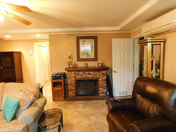 4th image of 271 Mallory Ave