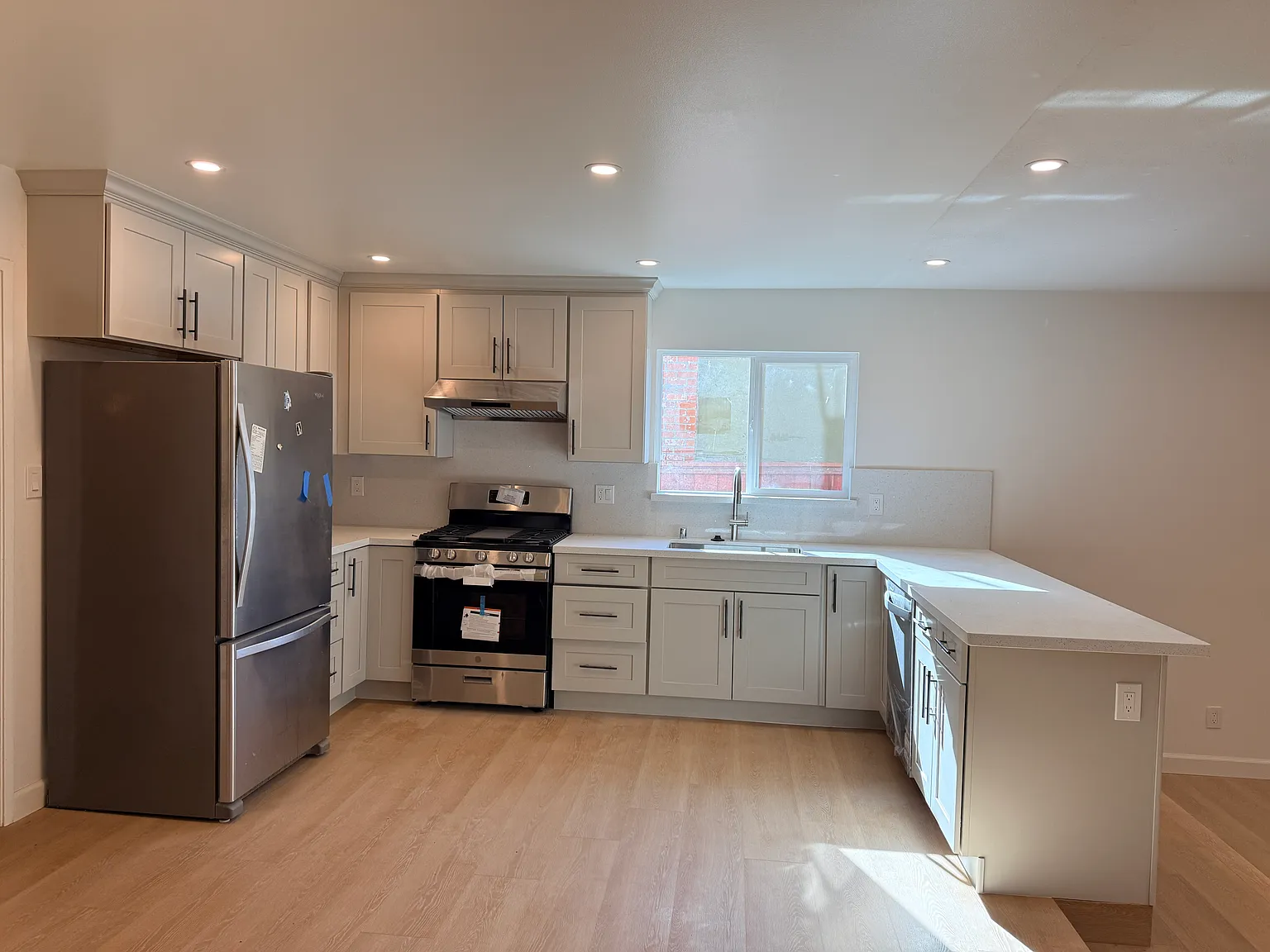 4 bed, 1684 sqft, $4,500 — Photo 4