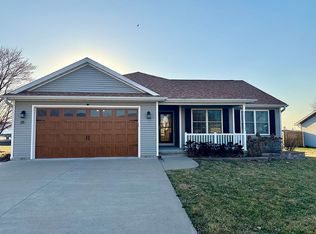 311 N Elm St, Williamsville, IL 62693