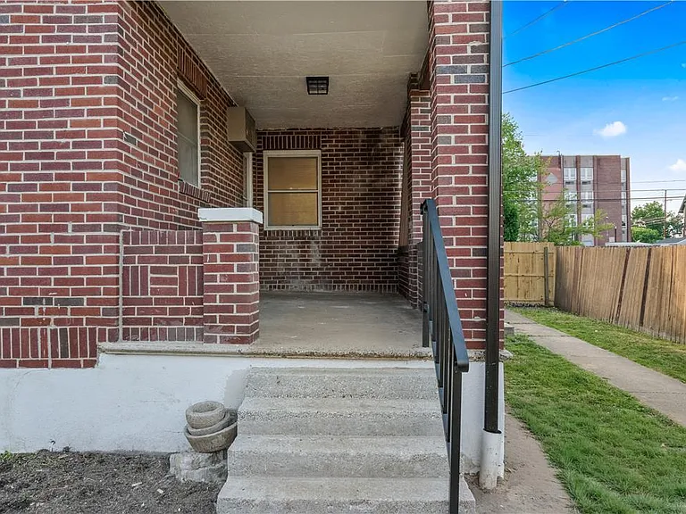 726 Seneca St #1 — Photo 7