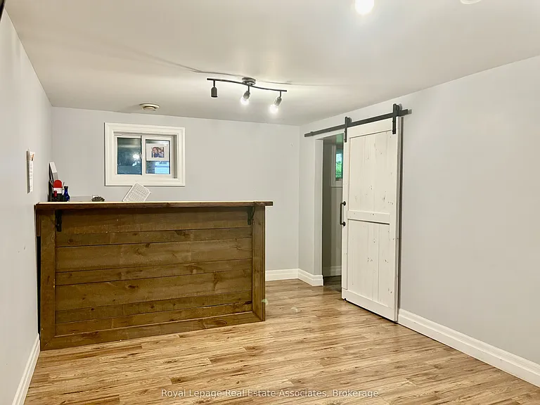 229 Simon St — Photo 10