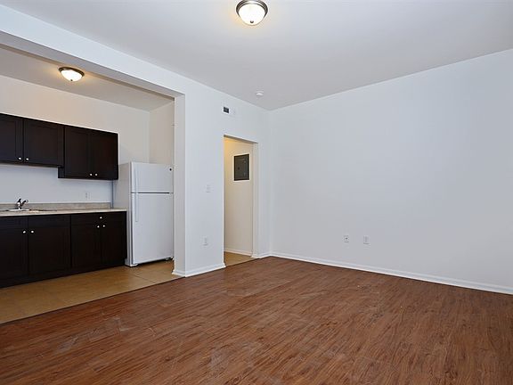 3rd image of 3405 Fairview Ave #2192744