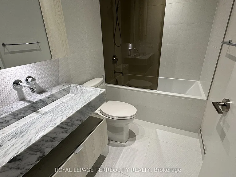 11 Yorkville Ave #4906 — Photo 5