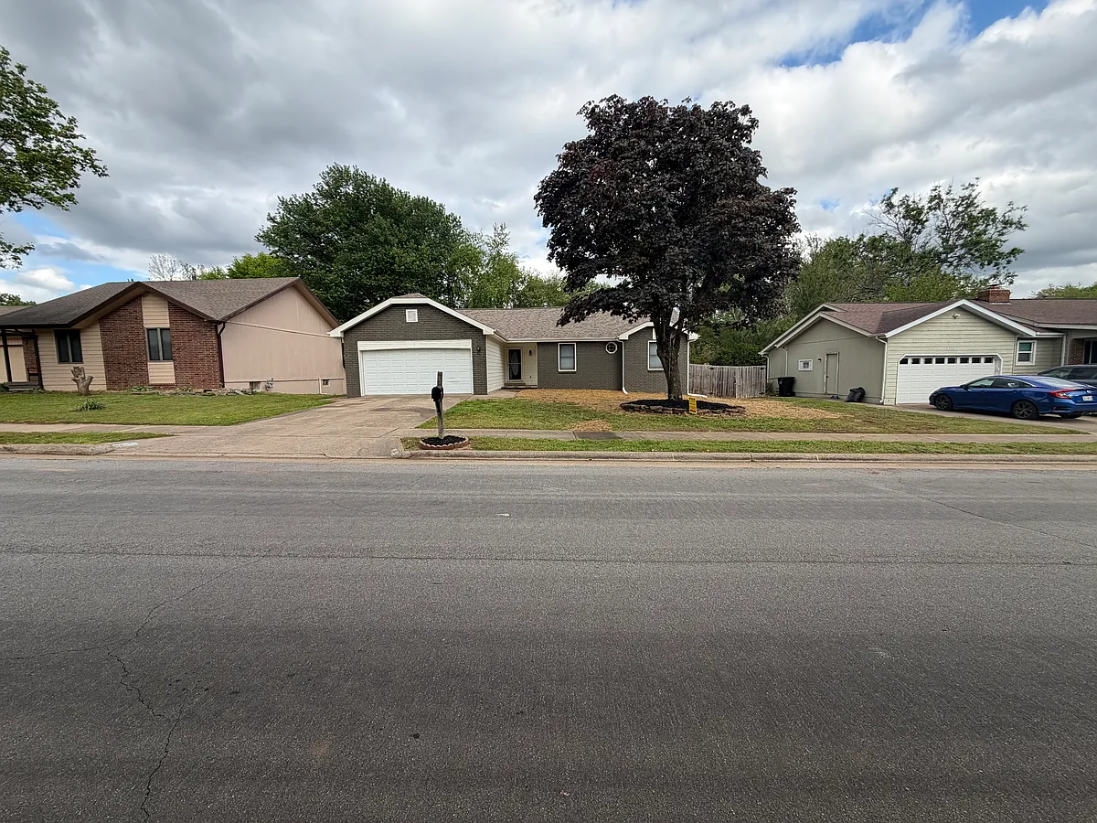 Front of House - 2102 S Todd Ave
