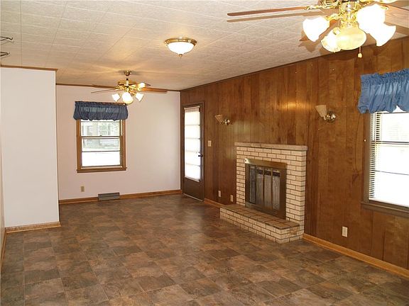 5th image of 543 S Bluegrass Dr