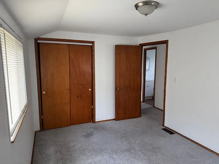 4942-4944 Beacon Hill Ct — Photo 9