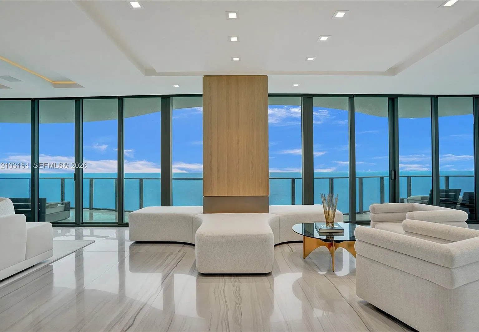 Regalia Condo — Photo 3