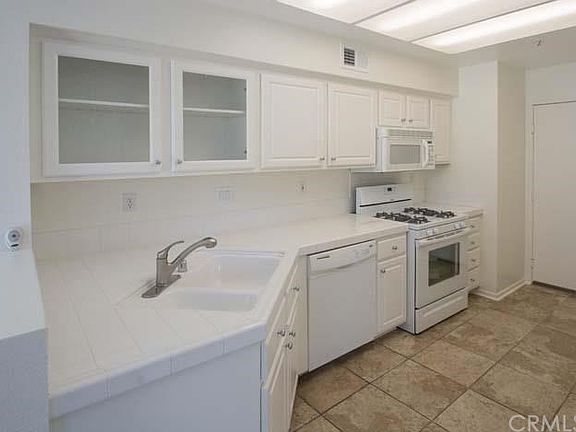 3rd image of 21 Breakers Ln