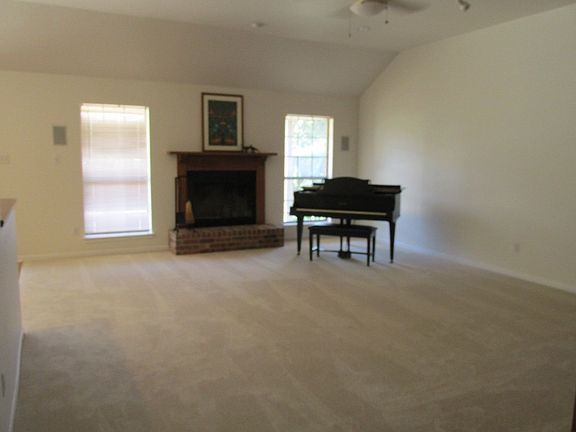 3rd image of 501 Armstrong Dr
