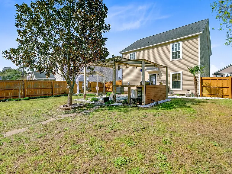 236 Emerald Isle Dr — Photo 31