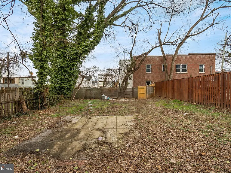 1526 V St SE #2 — Photo 23