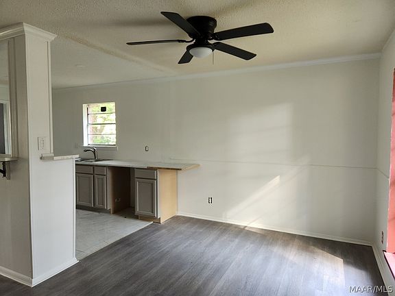 4th image of 6133 Jennifer Ln