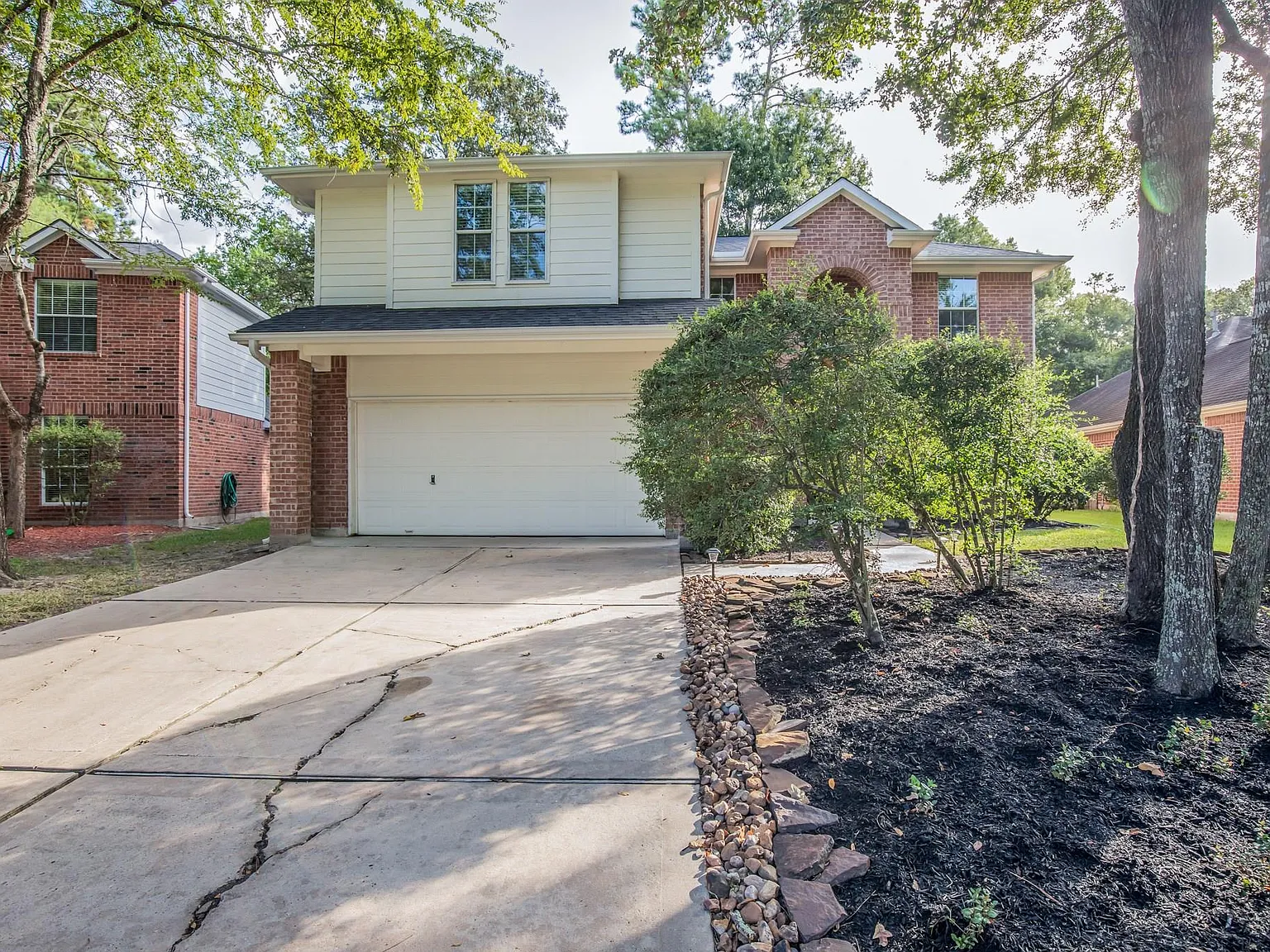 4 bed, 2.5 bath, 2200 sqft, $2,300 — Photo 3