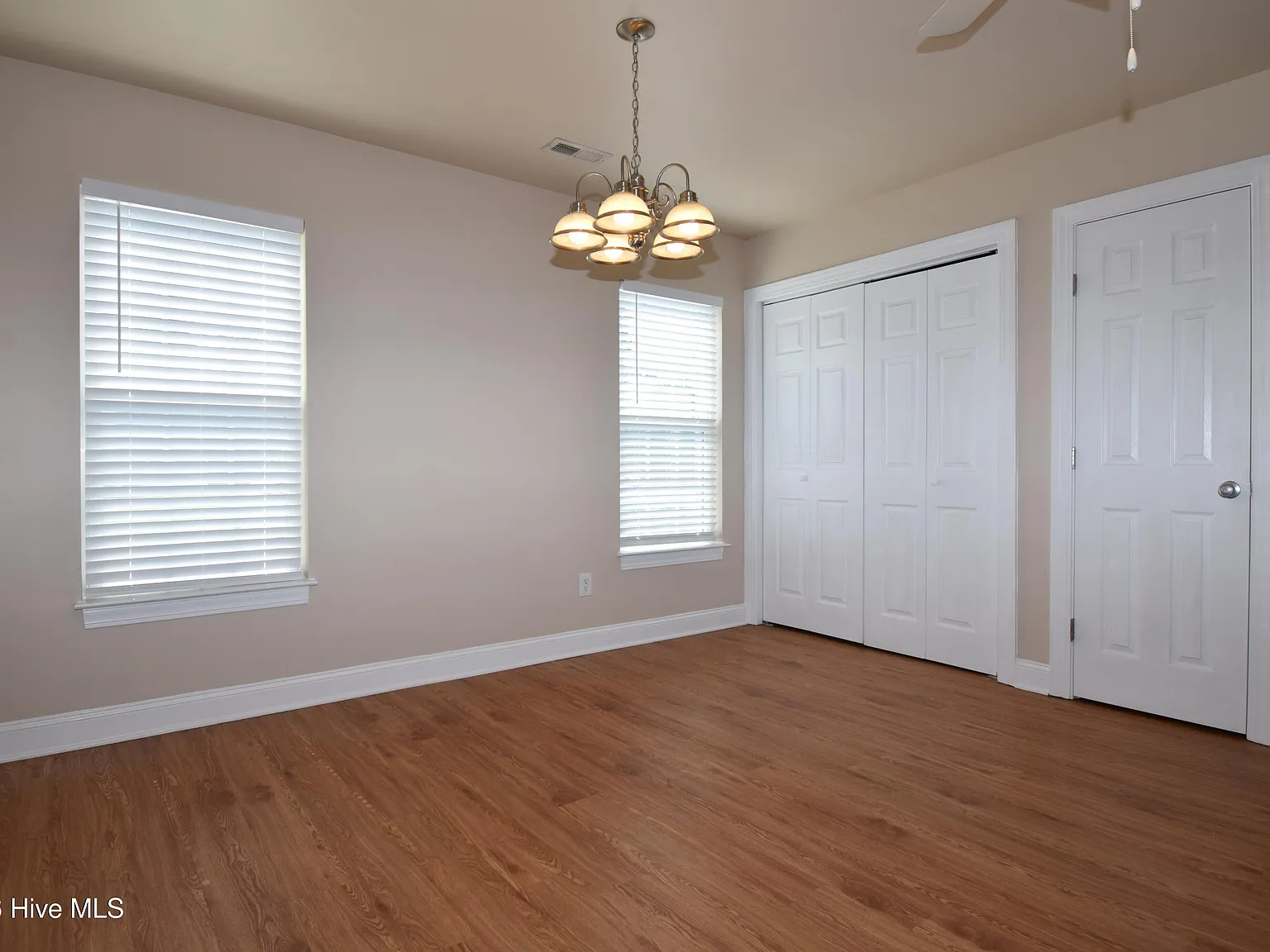 3 bed, 2.5 bath, 1712 sqft, $1,650 — Photo 2