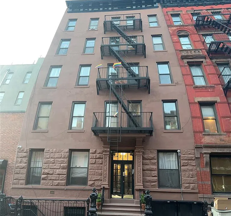 25 Leroy St #15