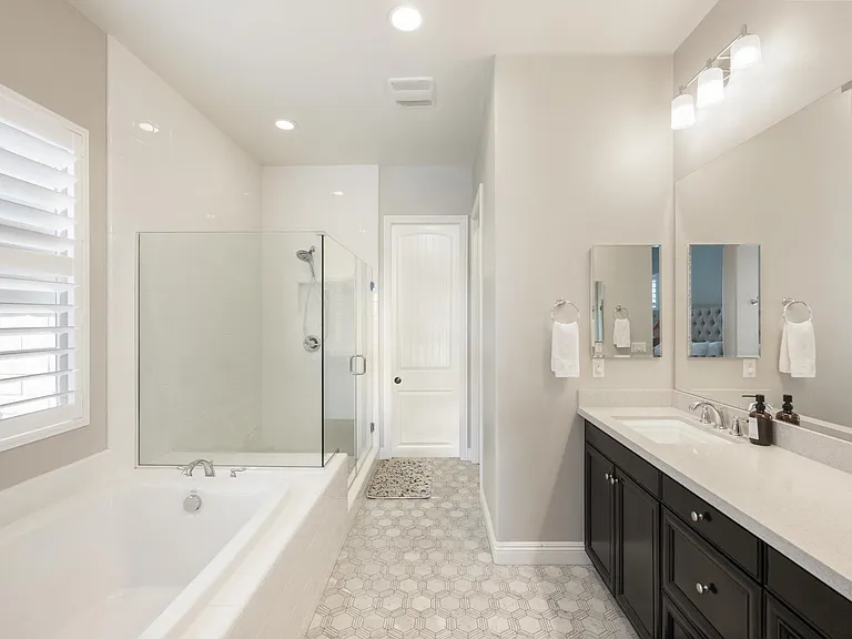 Master Suite 1 Bathroom