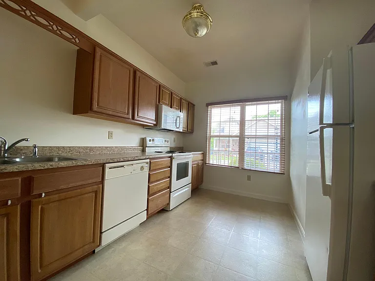 106 Amber Ln — Photo 9