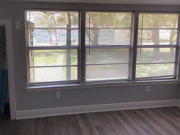 5th image of 116 N Avenue D