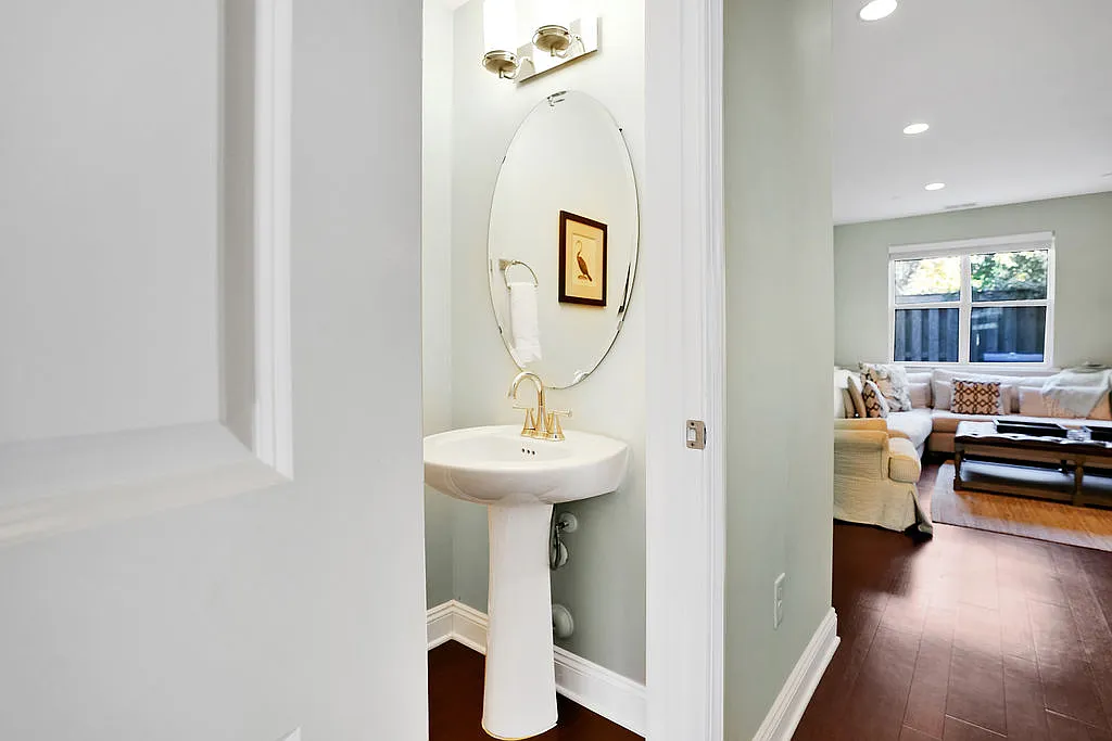 3 bed, 2.5 bath, 1450 sqft, $2,045 — Photo 2