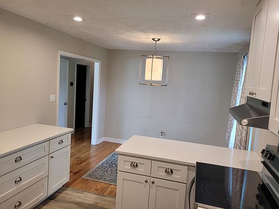 4th image of 27 Sanford Dr