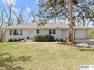 8106 Northridge Dr, Omaha, NE 68112