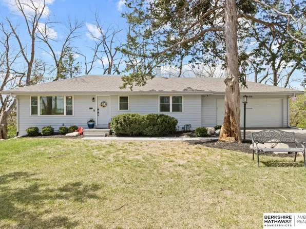 8106 Northridge Dr, Omaha, NE 68112